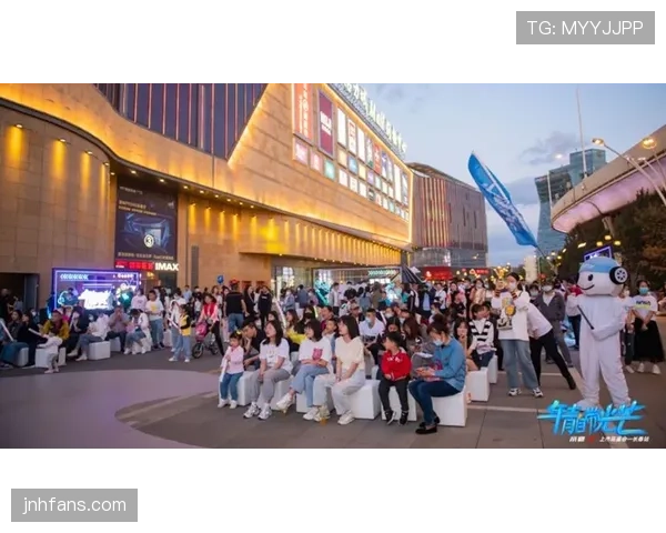 李小鹏穿着随便去菜市场,停车位那辆车让我怀疑人生 李小鹏穿着随便去菜市场,停车位那辆车让我怀疑人生