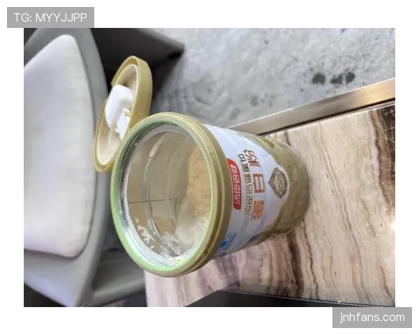 王昶家冰箱里塞满蛋白粉,连饮料都是按克称着喝的 王昶家冰箱里塞满蛋白粉,连饮料都是按克称着喝的